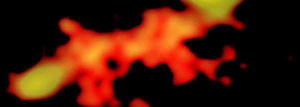 Corrientes transgalácticas alimentan la galaxia más brillante del Universo