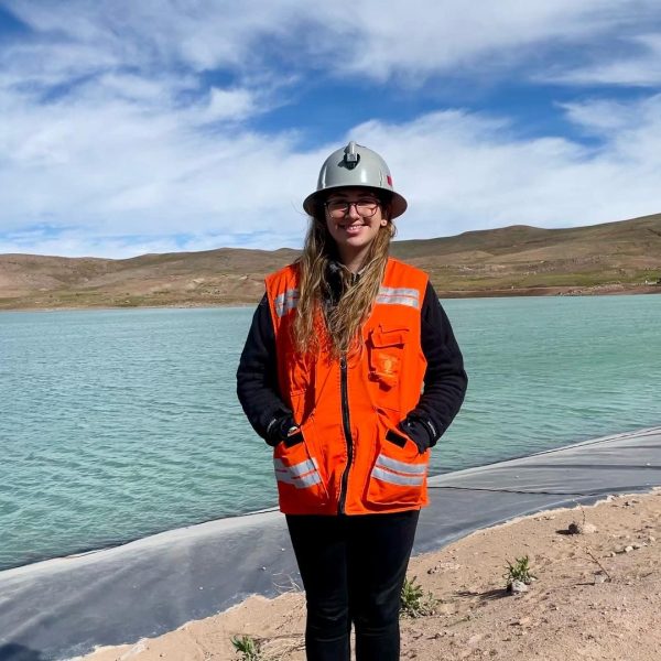 Karín Bustamante, ingeniera civil en minas y mentora del Programa PROVOCA: «La Minería: una gran alternativa para mujeres STEM»