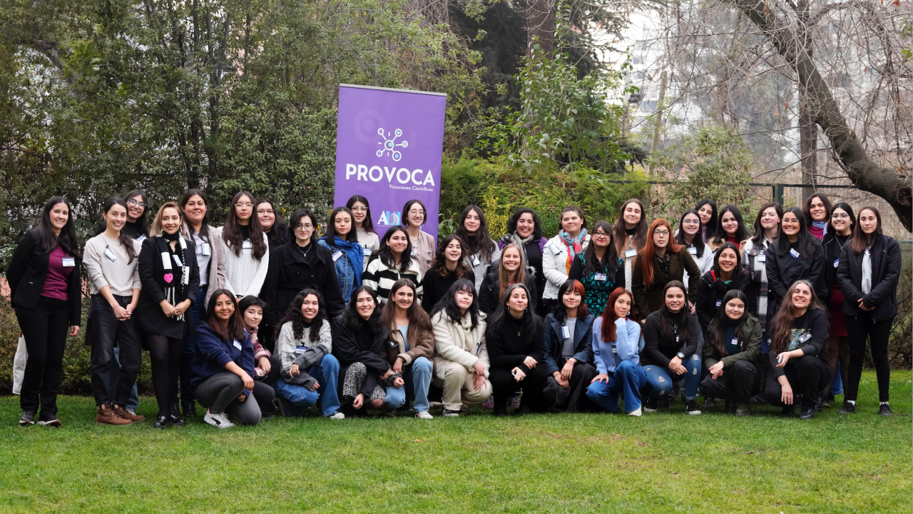 Foto grupal de las asistentes a la actividad de cierre del programa PROVOCA 2022