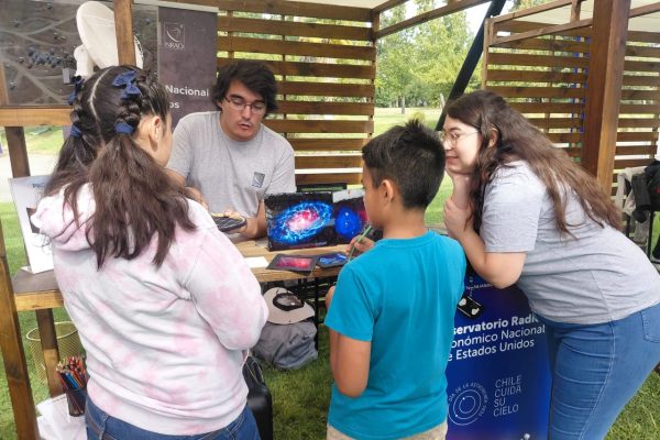 Con actividades de divulgación científica observatorio radioastronómico AUI/NRAO participó del Día de la Astronomía